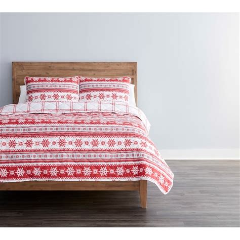 Style Selections Holiday quilt 3-Piece Red Fair Aisle Queen Quilt Set ...