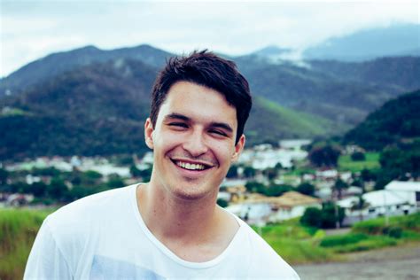 Smiling Man 的图像结果