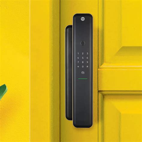 Yale Luna Pro is a cutting-edge smart lock that revolutionizes entrance ...