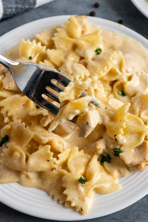 Instant Pot Chicken Alfredo Pasta | Modernmealmakeover