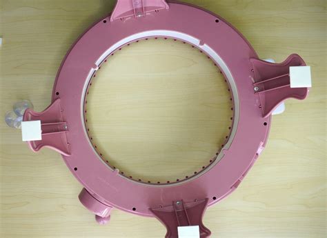 How to Thread A Sentro Knitting Machine 的图像结果