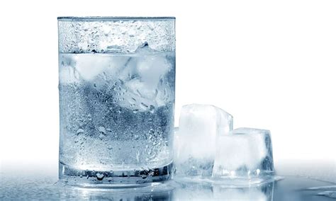 The Benefits and Risks of Drinking Cold Water (Ice Water)