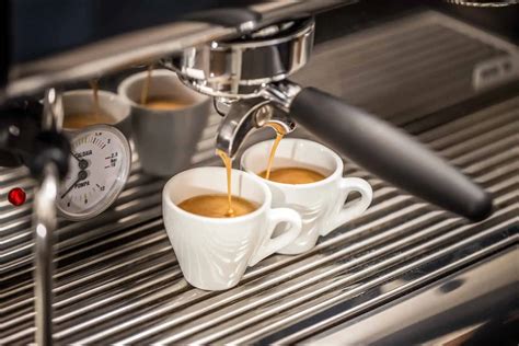 What is the Difference between Espresso and Lungo? - dripped.coffee