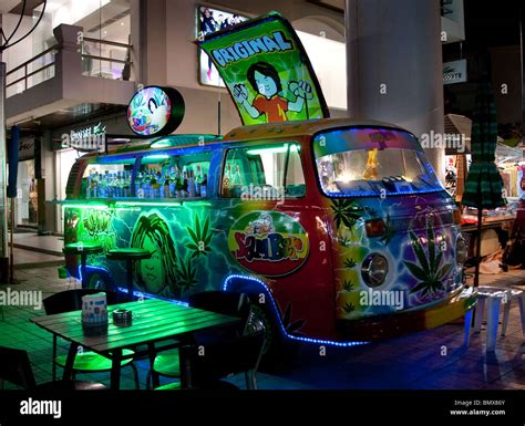 Converted VW Mobile Roadside Cocktail Bar Stock Photo - Alamy