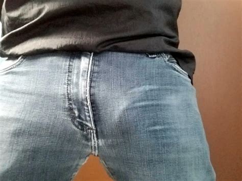 Tight pants....spot the bulge? | Scrolller