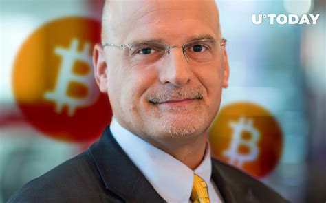 Bitcoin Price Should Continue to Rise, Bloomberg's Mike McGlone Says