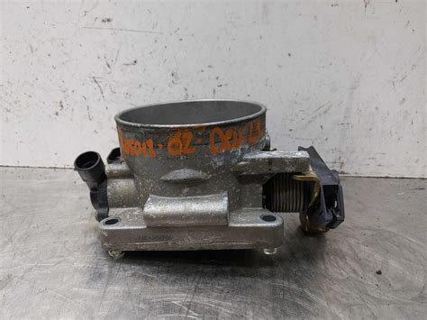 How to Remove Throttle Body It 2004 Deville 的图像结果