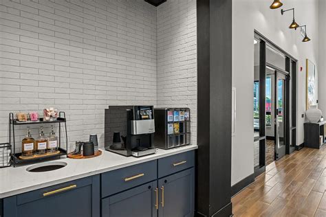 Seasons at Hoffman Estates - Hoffman Estates, IL 60169 | ApartmentGuide.com