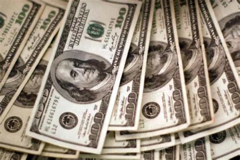 Dollar edges higher versus yen ahead of Federal meeting