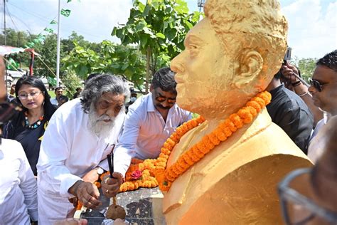 दिवंगत नेता दुर्गा सोरेन 54वीं जयंती आज, पिता शिबू सोरेन संग CM हेमंत ...