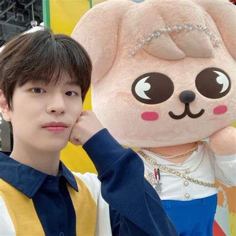 stray kids seungmin icon selca skzoo puppym Rap, Muddy Waters, Stray ...