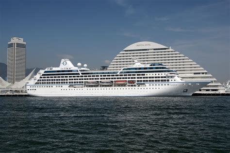 10 Cruises From Dubai Dripping With Luxury