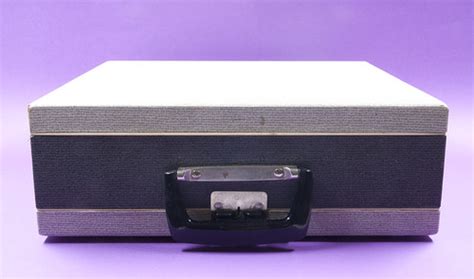 Swissa jeunesse portable typewriter