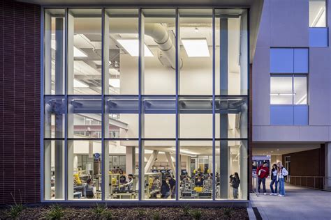 Engineering Building 的图像结果