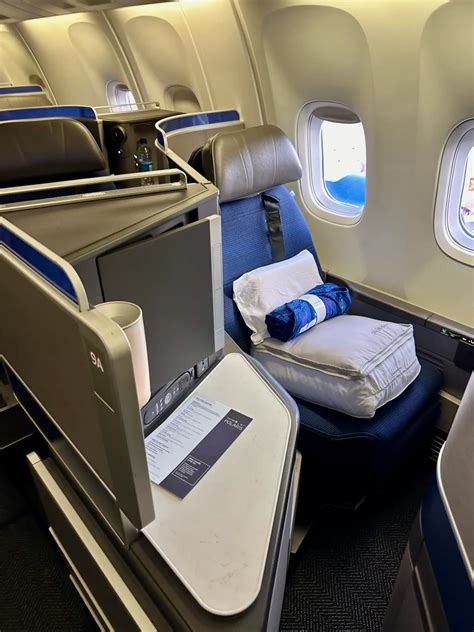 Review: United Airlines Business Class 767-300ER (LHR-ORD)
