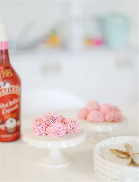 Tiny Food: Red Velvet Bailey's Brigadeiros! - Hey Maca