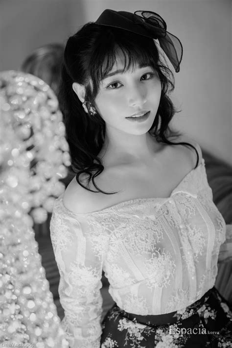 Best Seat At The Bar - Saika Kawakita