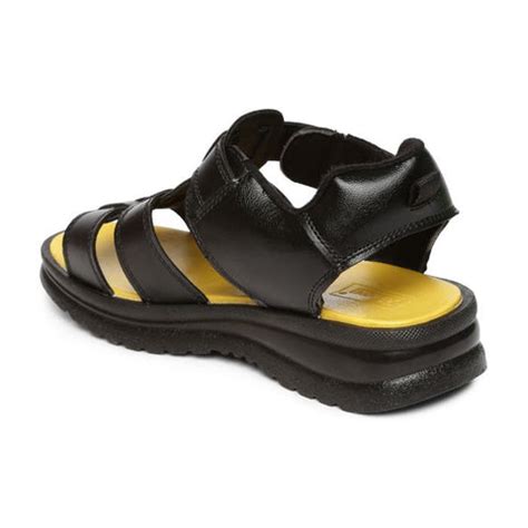 Stylish Ethnic Sandals For Men That Go Best With Indian Dhotis ...