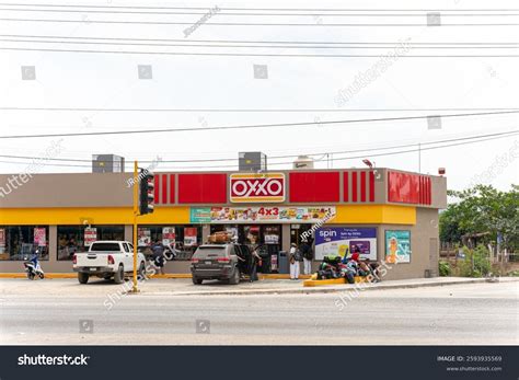 Oxxo Franchise Convenience Store Guadalajara Jalisco Stock Photo 2593935569 | Shutterstock