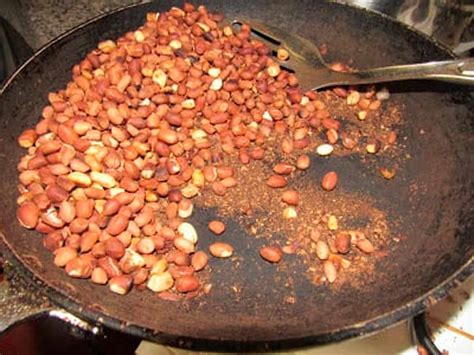 Roasted Peanuts| कच्ची मूंगफली भूनने का तरीका| Ghar Mein Mungfali Kaise ...