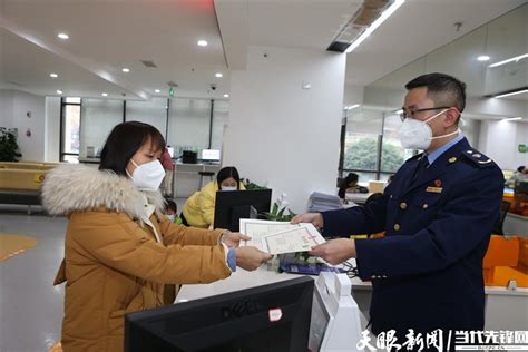 贵州首批个体工商户直接变更经营者营业执照颁发_腾讯新闻