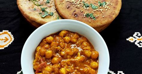 Chole kulche Recipe by Kajal Pavagadhi - Cookpad