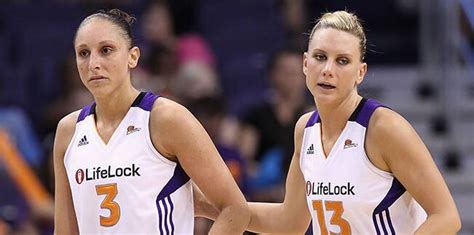 WNBA球星戴安娜-陶乐西与前队友完婚-NBA新闻-NBA录像网