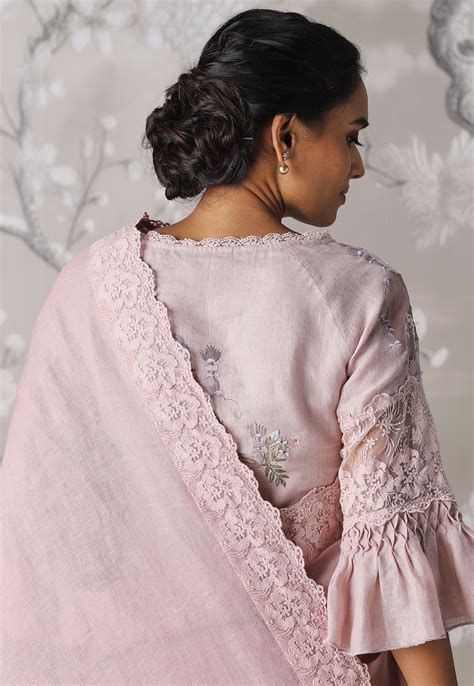 A Window to Eden Saree – KAVERi