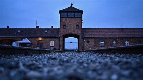 Auschwitz Memorial reminds people about behavior following viral photo