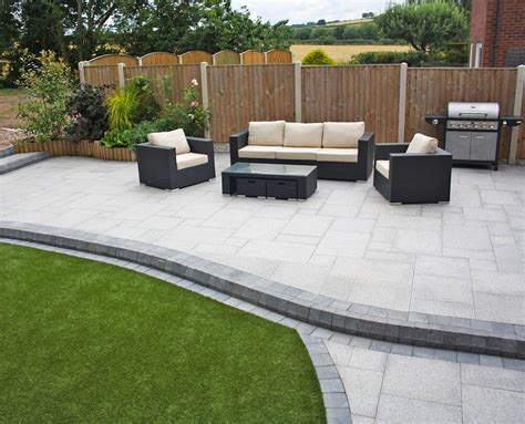 Stunning modern patio | Birch Granite Paving | Contemporary Garden ...