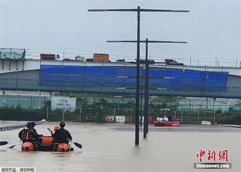 韩国持续暴雨近2万公顷农作物被淹 已造成40人死亡-搜狐大视野-搜狐新闻