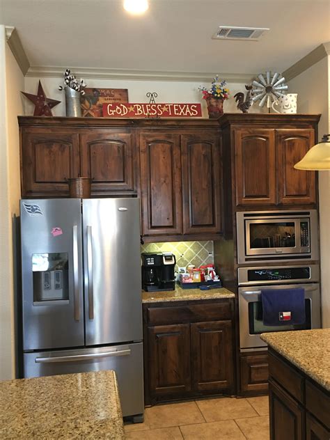 40 best decorating above kitchen cabinets ideas home decorating ideas ...