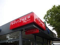 Corner Building Signs 的图像结果