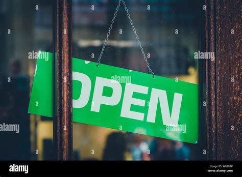 Window Open Sign 的图像结果