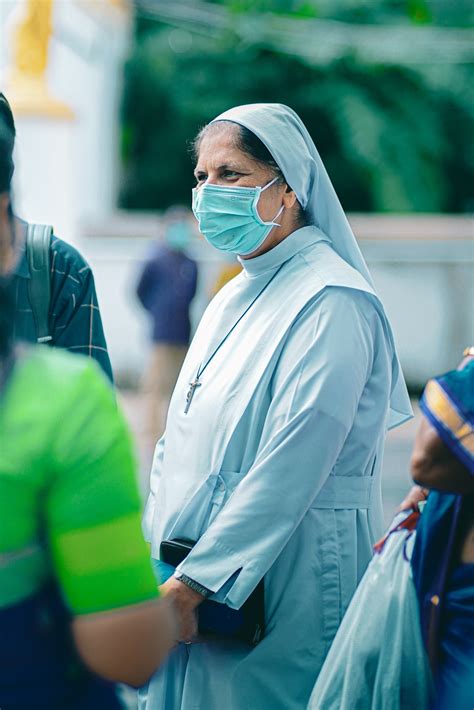 A Behind the Scenes Look at What Nuns Wear Today | Panaprium