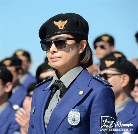 高清：101名韩国观光警察正式上岗 帅气美丽引人注目(组图)-搜狐滚动
