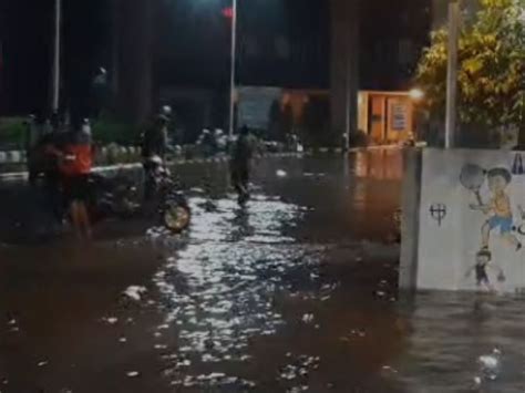 There were scenes of rivers flowing on city roads, societies and houses ...