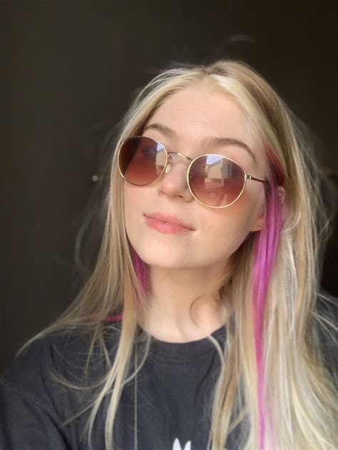 Aesthetic hair streak | Cabelos com mechas coloridas, Cabelo, Coloração ...