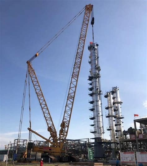湛江：中科炼化项目加氢裂化装置石脑油分馏塔吊装就位_广东频道_凤凰网