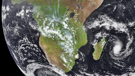 Watch cyclone Freddy pummel Madagascar in Indian Ocean - India Today