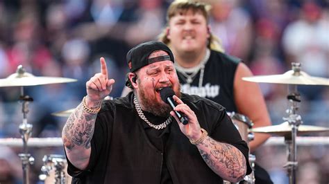 Jelly Roll revela lesão sofrida durante treino para luta no WWE ...