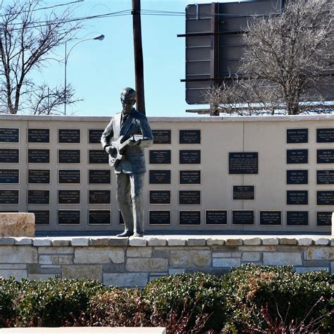 BUDDY HOLLY STATUE AND WEST TEXAS WALK OF FAME (2025) All You Need to ...