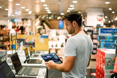 Client choosing laptop in store | Premium Photo
