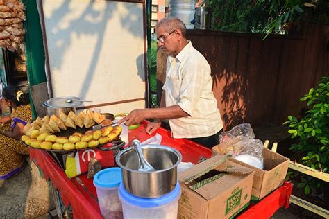 4 PM Snack At Ramji Lal's Chaat Kiosk | LBB