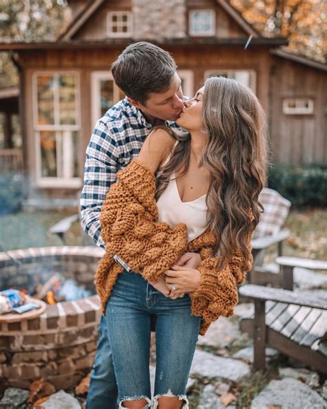fall photoshoot outfit ideas for couples