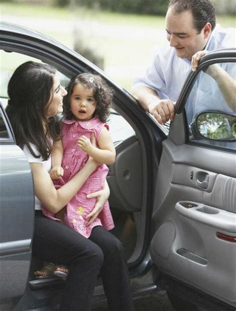 专家提醒：有一种危险叫“抱着孩子乘汽车”|孩子|乘车|安全_新浪育儿_新浪网