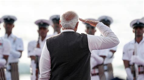 Indian Navy Admiral Epaulettes: बदल गई भारतीय नौसेना के एडमिरल के कंधों ...