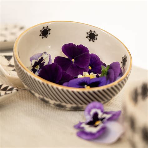 Shatranj Maharani Printed Medium Serving Bowl – Amalfiee Ceramics