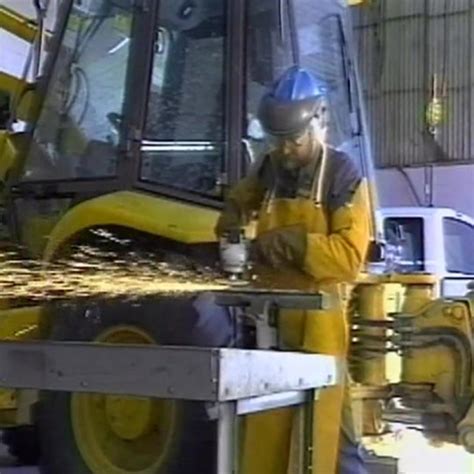 Heavy Equipment Repair Training 的图像结果