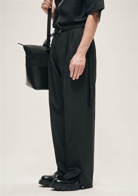 SS25 – 'LOST IN THOUGHT' – Past Tense